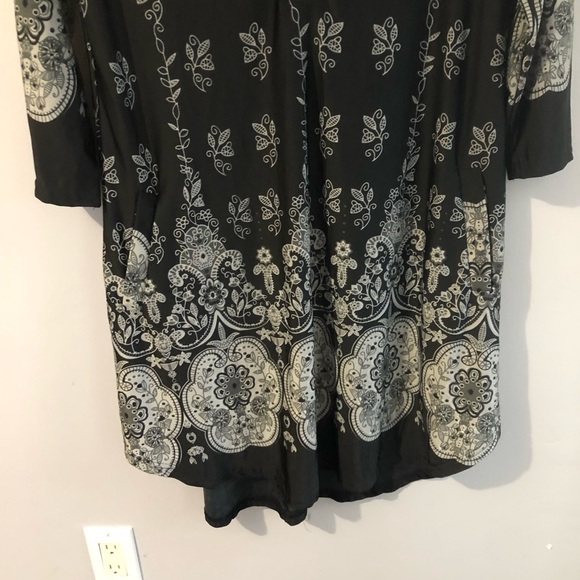 3/4 Sleeve Tunic with Pockets - Picture 4 of 7